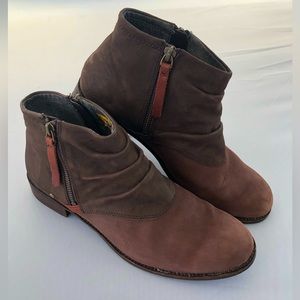 Women’s CAT double zipper boots , size 9 1/2 , Brown